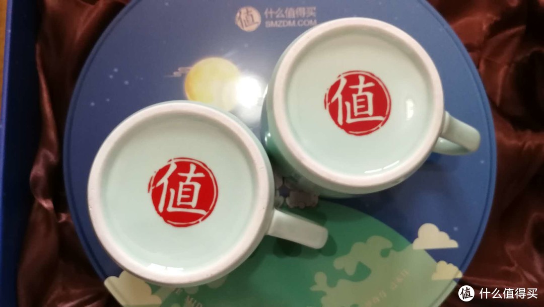 杯底果然能找到张大妈的大LOGO