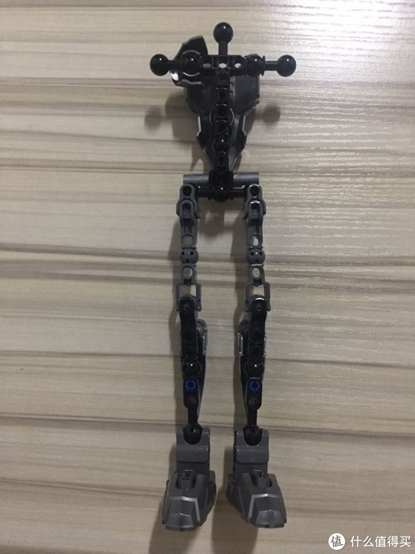 威武的队长，其实内里还是个骨感美女