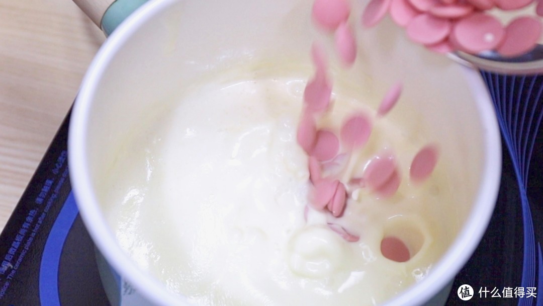 【视频】粉色甜心～草莓巧克力芝士卷