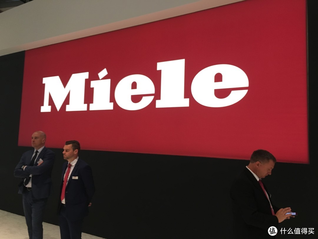 入口是大大Miele Logo 