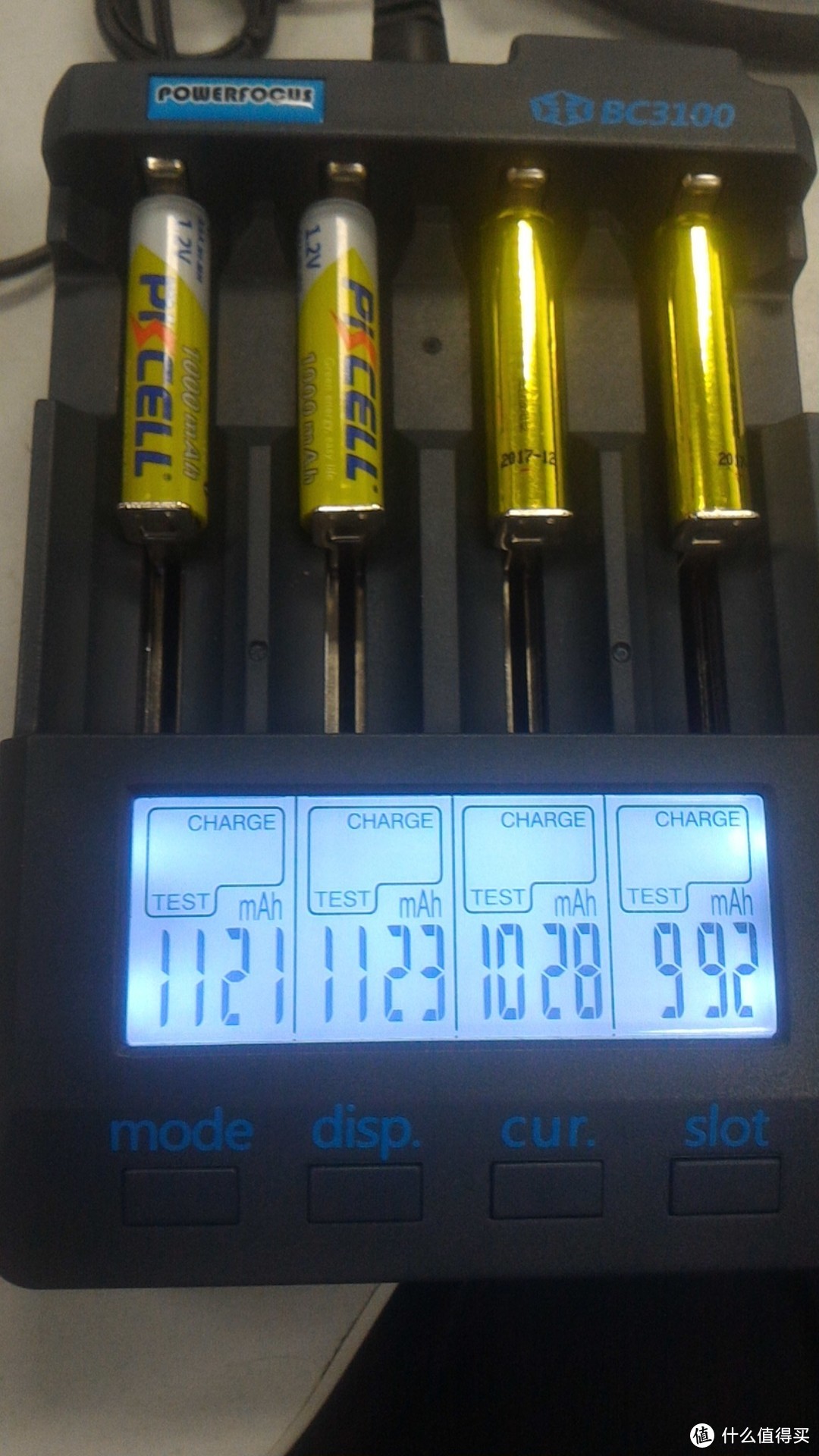 右边两节，容量比较神奇，平均有 1000 MAH，快超过 700 MAH 的标称容量一半了。。。