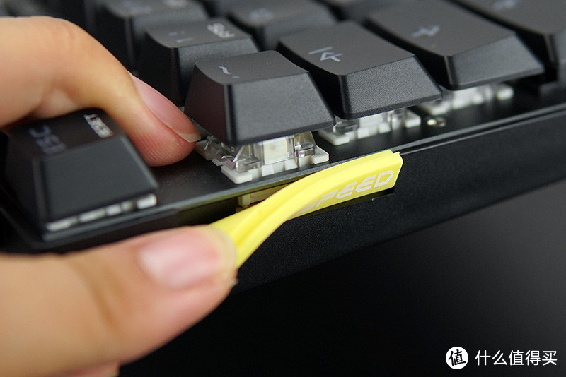摩豹 MOTOSPEED K82 RGB背光机械键盘 拆解评测