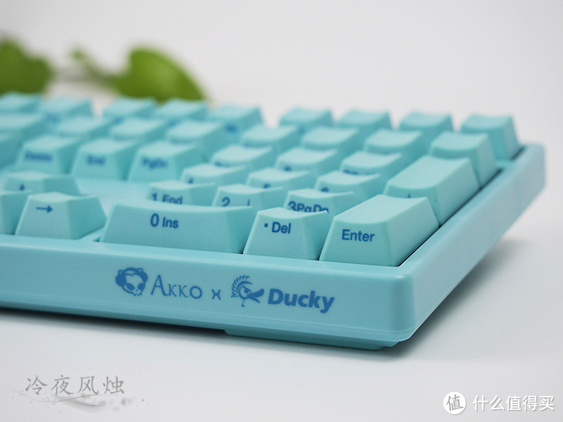 轻触 那一抹色彩—AKKO×DUCKY 薄荷青 键鼠套装 简评