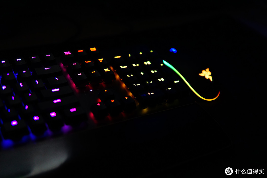 另辟蹊径的轴体创新：雷蛇 猎魂光蛛游戏光学机械键盘
