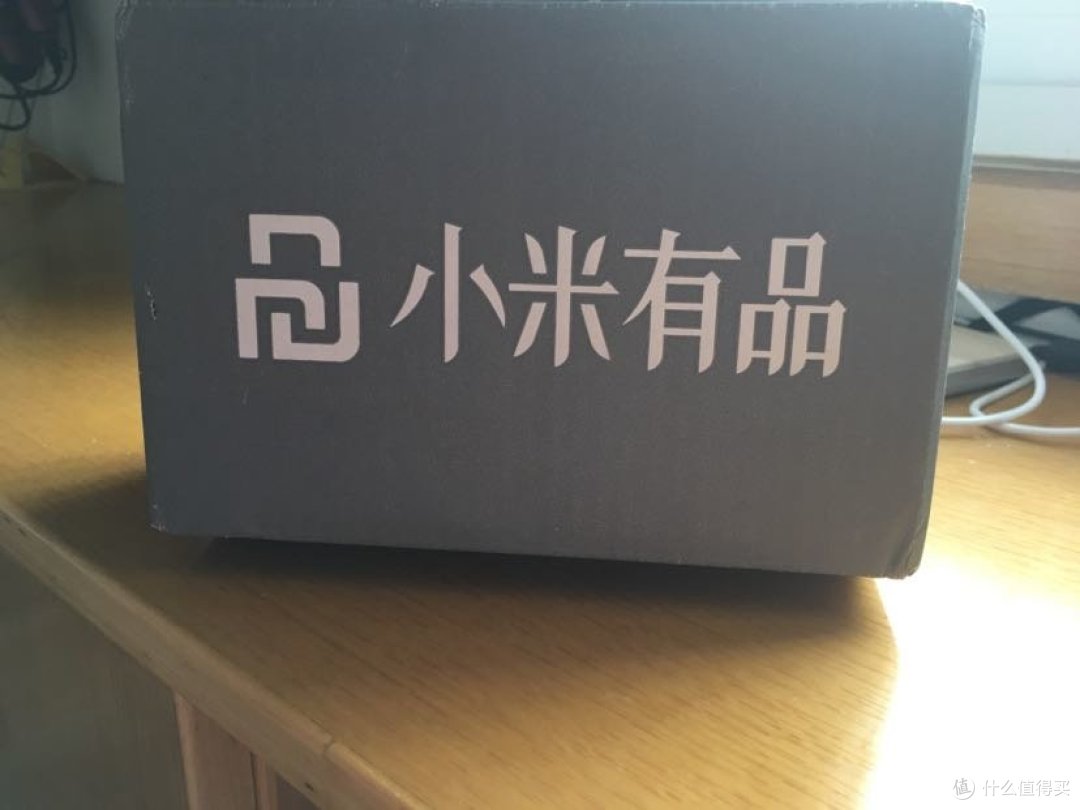 这是小米有品的外包装盒,小米有品的物流是京东物流.
