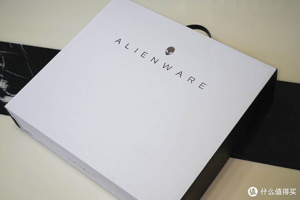 双固态上身 RGB再升级 Alienware 17 R5开箱评测