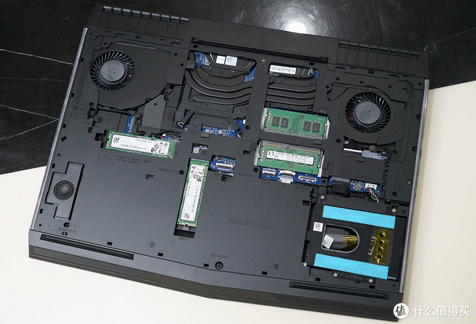 双固态上身 RGB再升级 Alienware 17 R5开箱评测