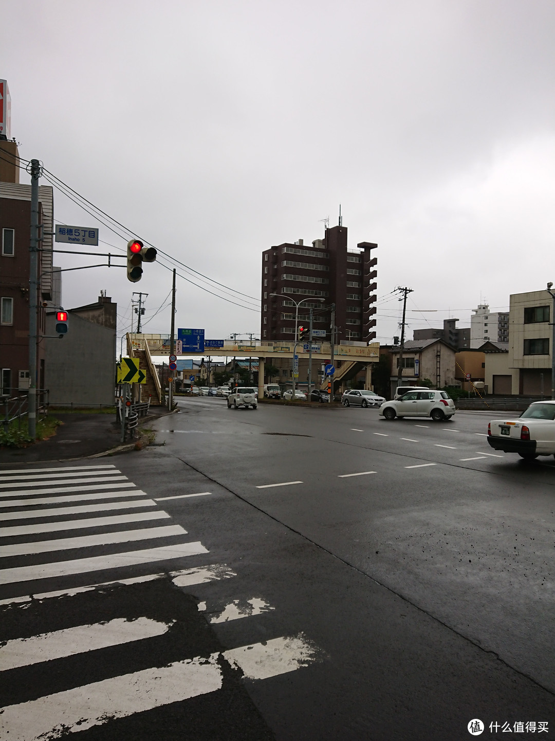 一路伴随着恼人的小雨进入小樽市区