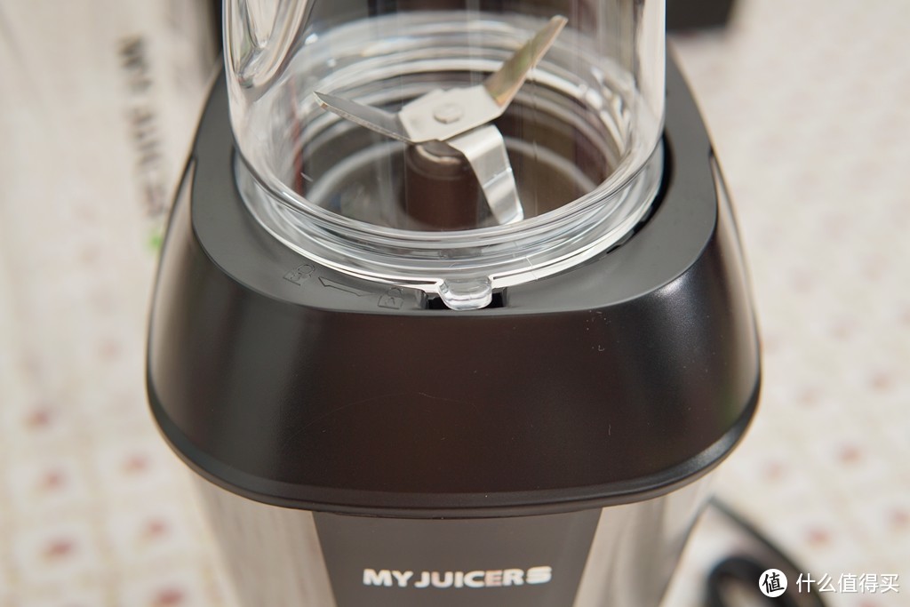 只需10秒钟，新鲜水果喝起来—MY JUICER S果汁机