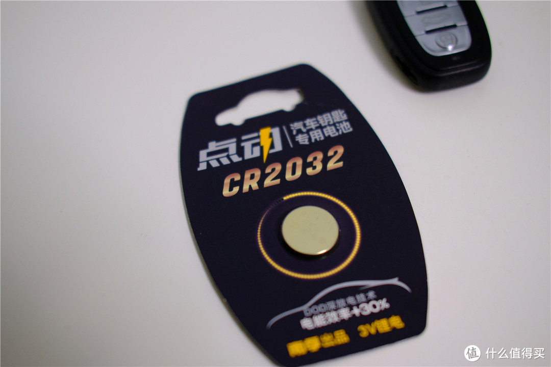 CR2032，可以根据自己汽车遥控钥匙规定进行查询