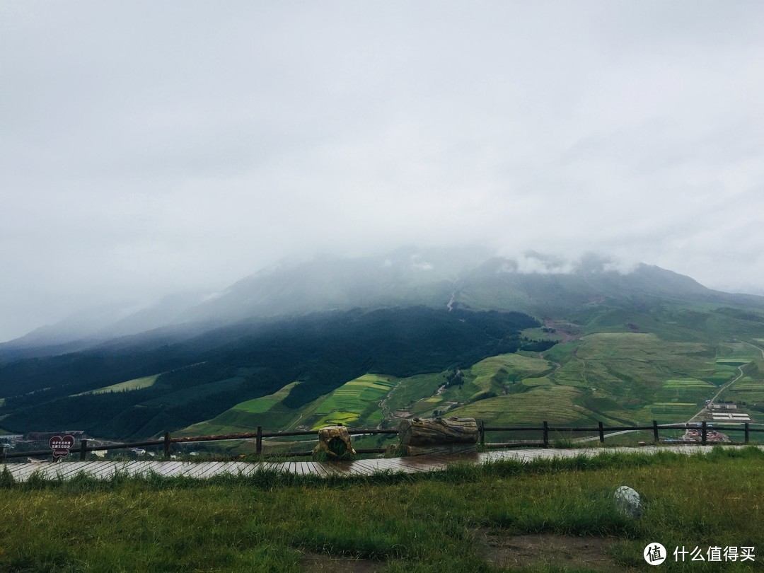 对面是神山“牛心山”