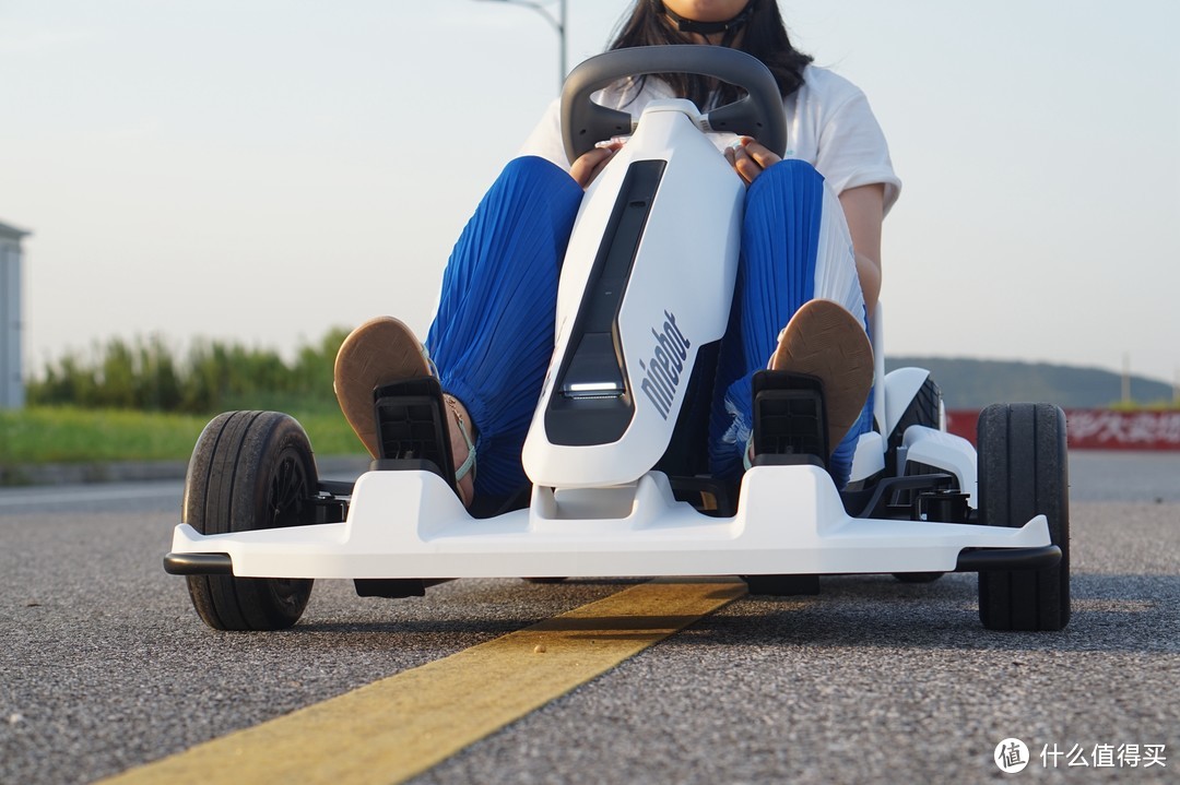 回头率飙升！Ninebot 平衡车带你体会飙车漂移感！——年轻人的第一辆卡丁车