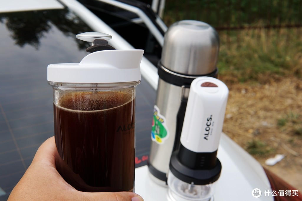 出门在外、吃喝要赞，现磨咖啡喝起来—ALOCS 爱路客 KW-K25 魔咖咖啡机套装
