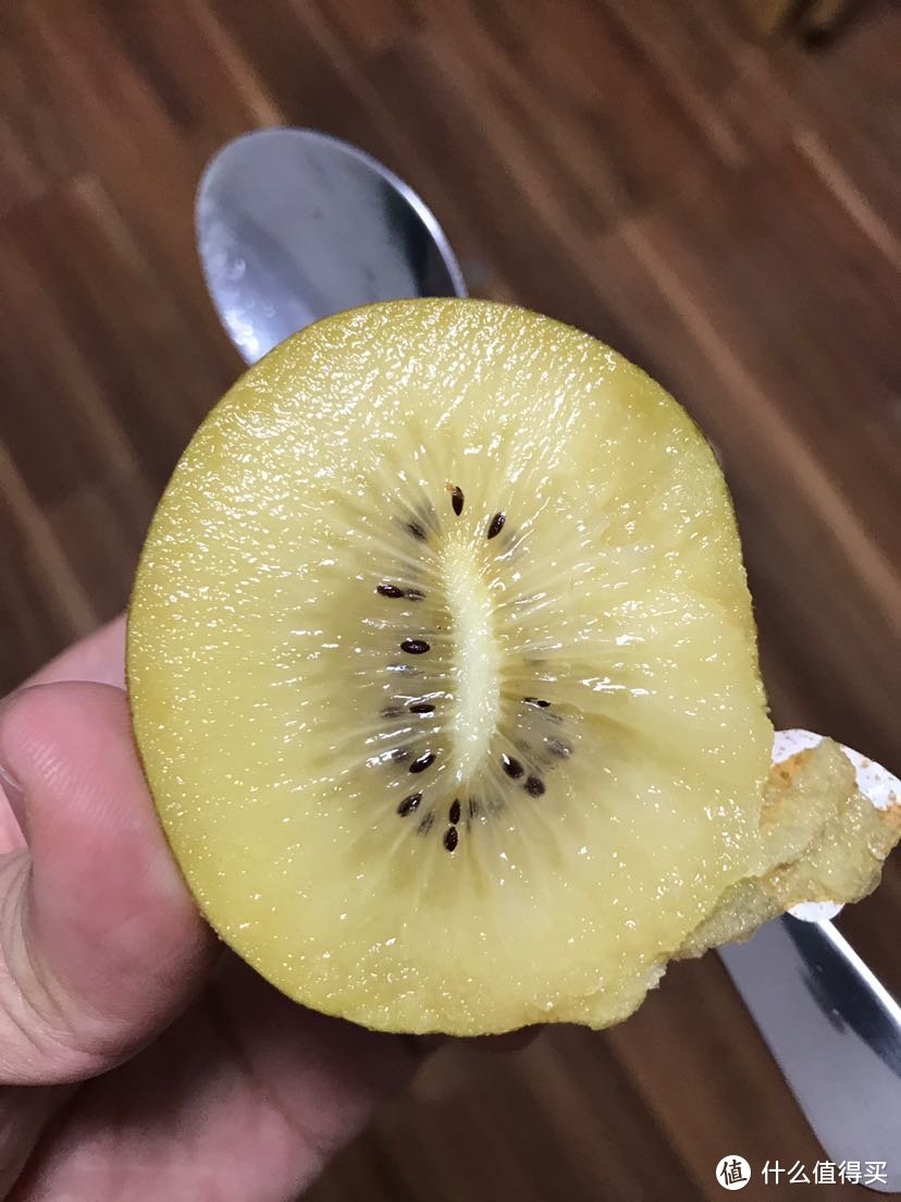 新西兰 Zespri 佳沛金奇异果原装箱巨大果开箱吃后感