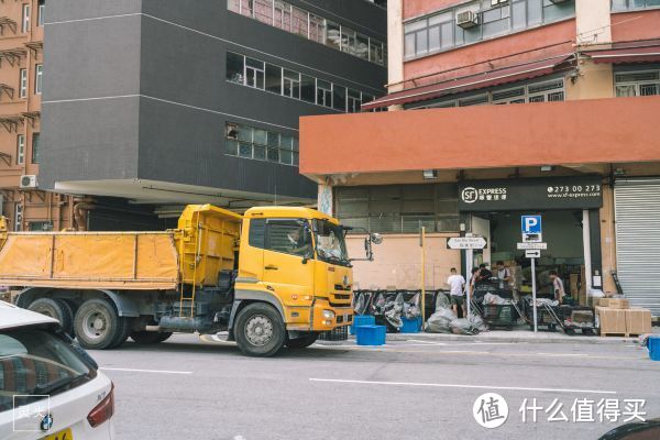 在赛博朋克美学消失前再去一次香港