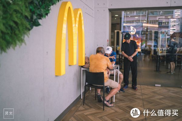 在赛博朋克美学消失前再去一次香港