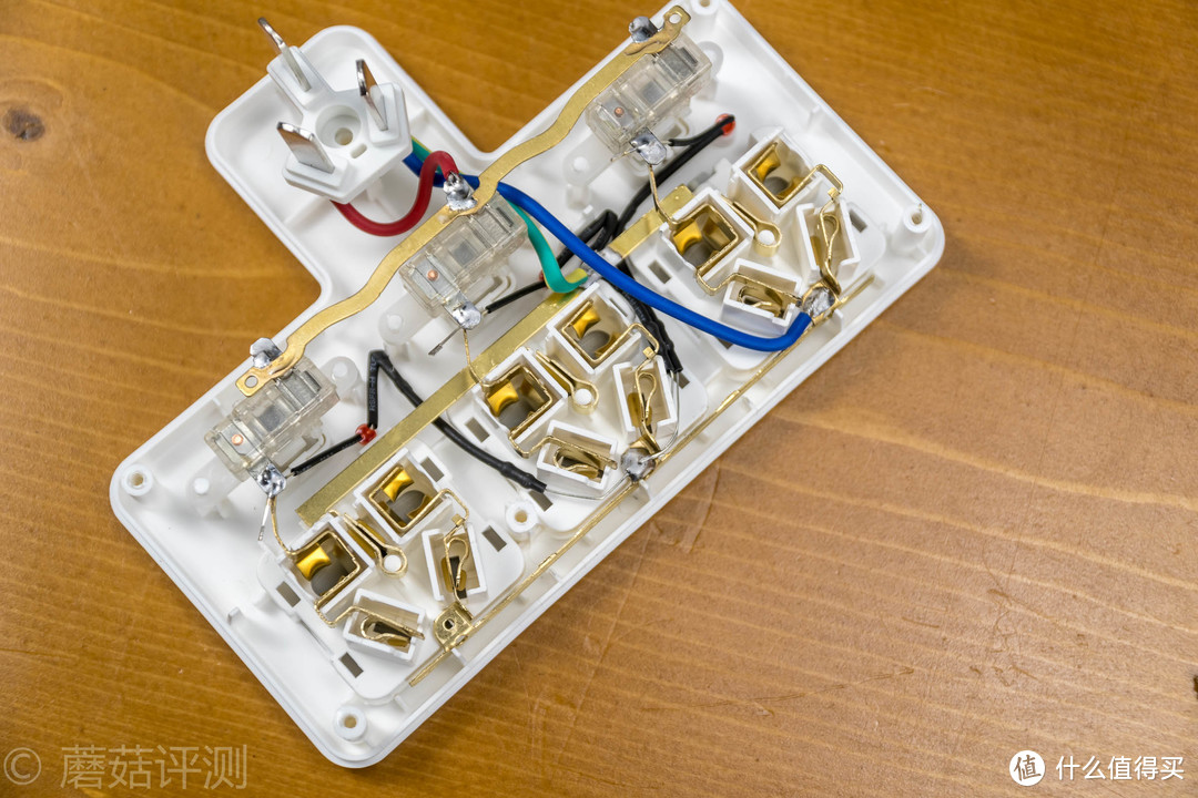 用料靠谱、做工还行、使用方便—惠爱家转换器（一转三多控） 拆解评测