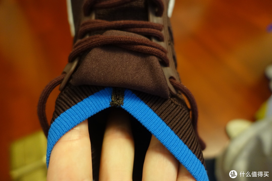 秋日里的一抹枫叶红——adidas阿迪达斯UltraBOOST All Terrain男士跑鞋