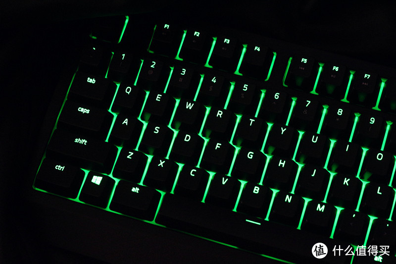 为你的桌面添加一抹电竞绿色—RAZER 键盘开箱