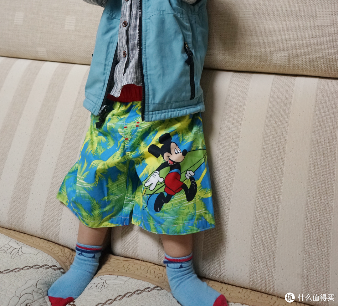 从小就得三道杠：Adidas 阿迪达斯 以及 Disney 迪士尼 儿童短裤