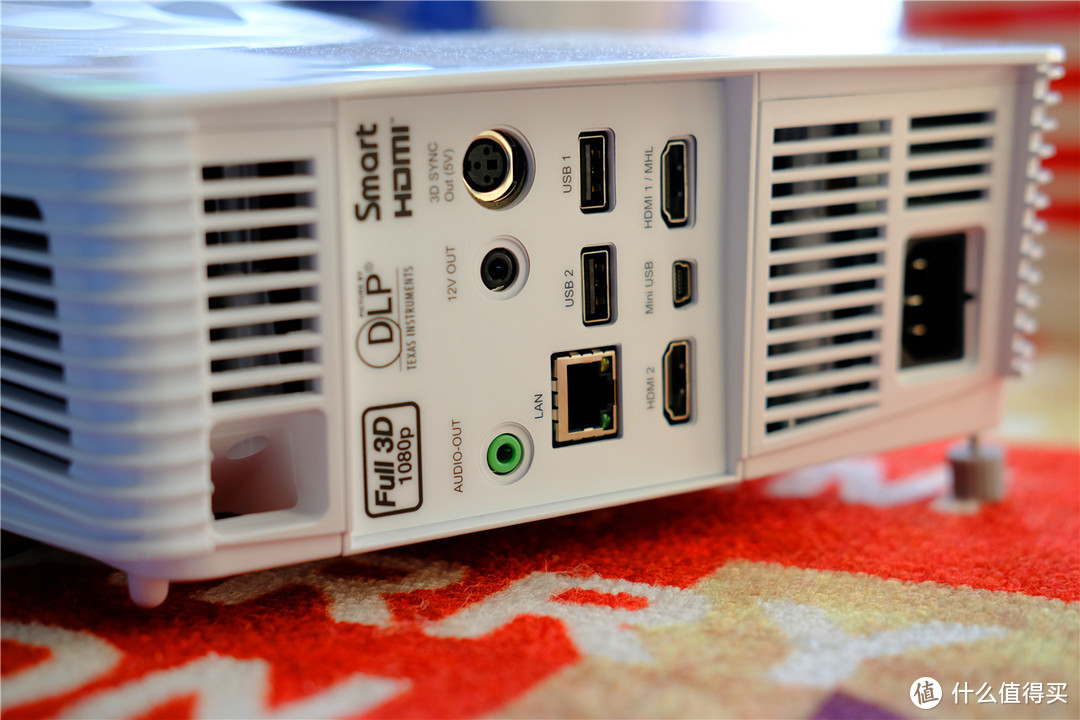 被窝里看大片还得是奥图码hd260s智能1080p投影机