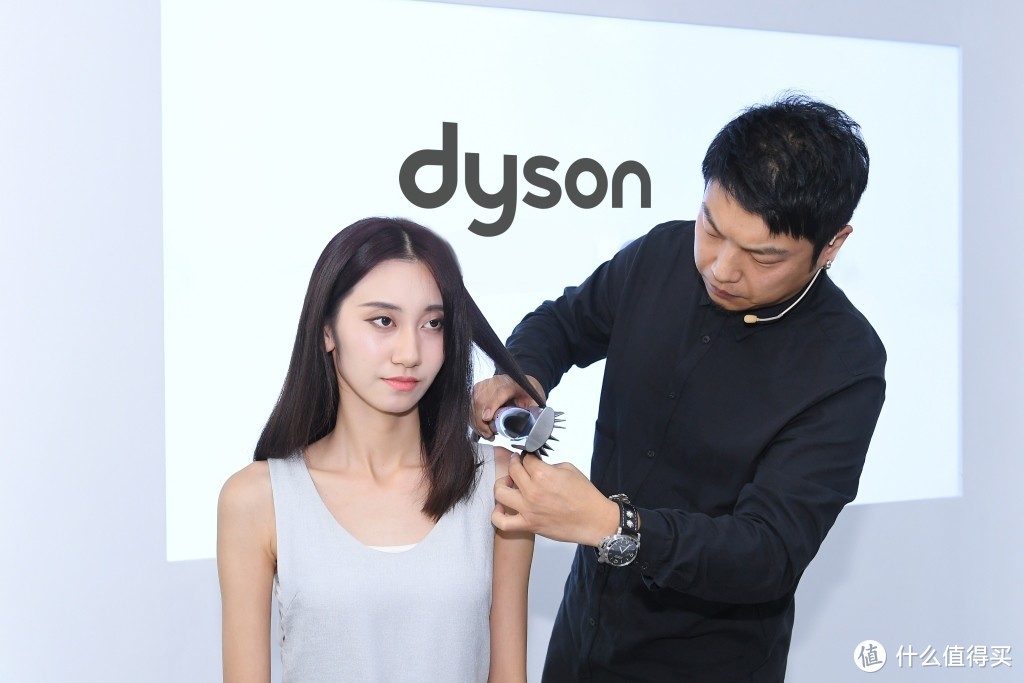 dyson 戴森 发布  Airwrap™美发造型器，善玩气流突破传统卷发棒屏障