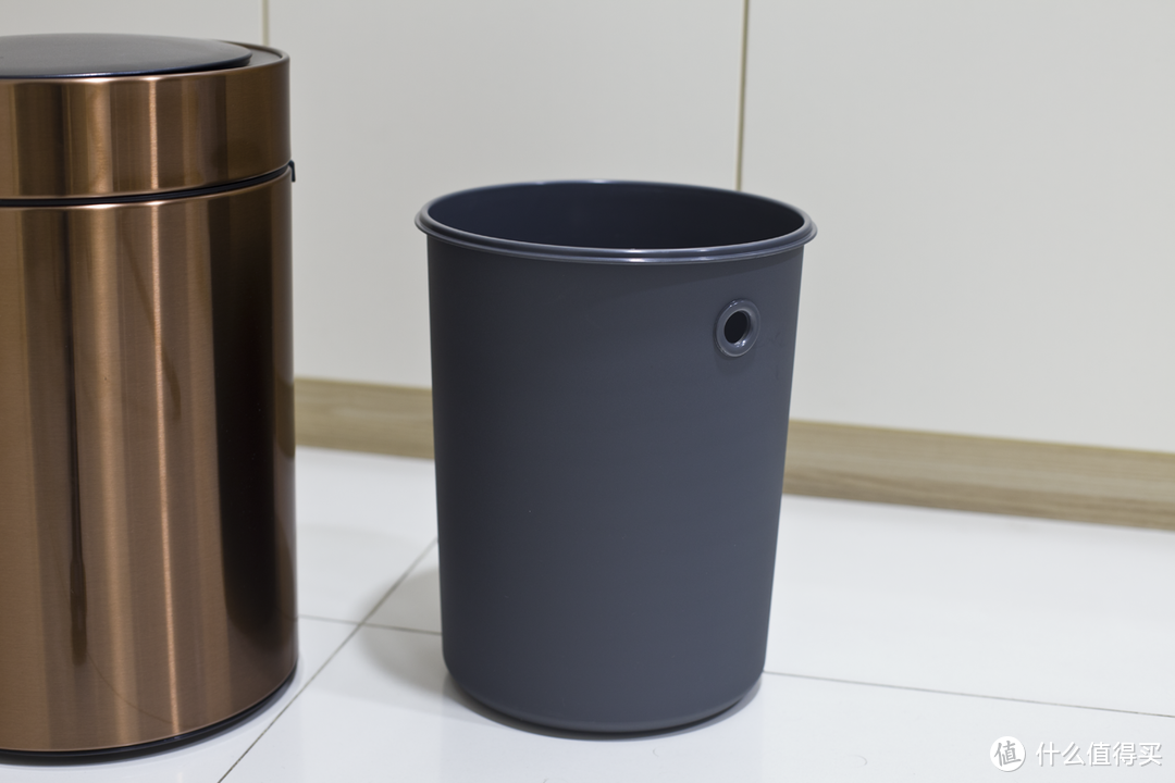 垃圾桶也可以如此优雅，还有智能感应功能？