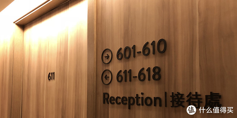 香港机场中转过夜，我还要再玩一次，枕着boarding call入睡，去lounge蹭饭吃