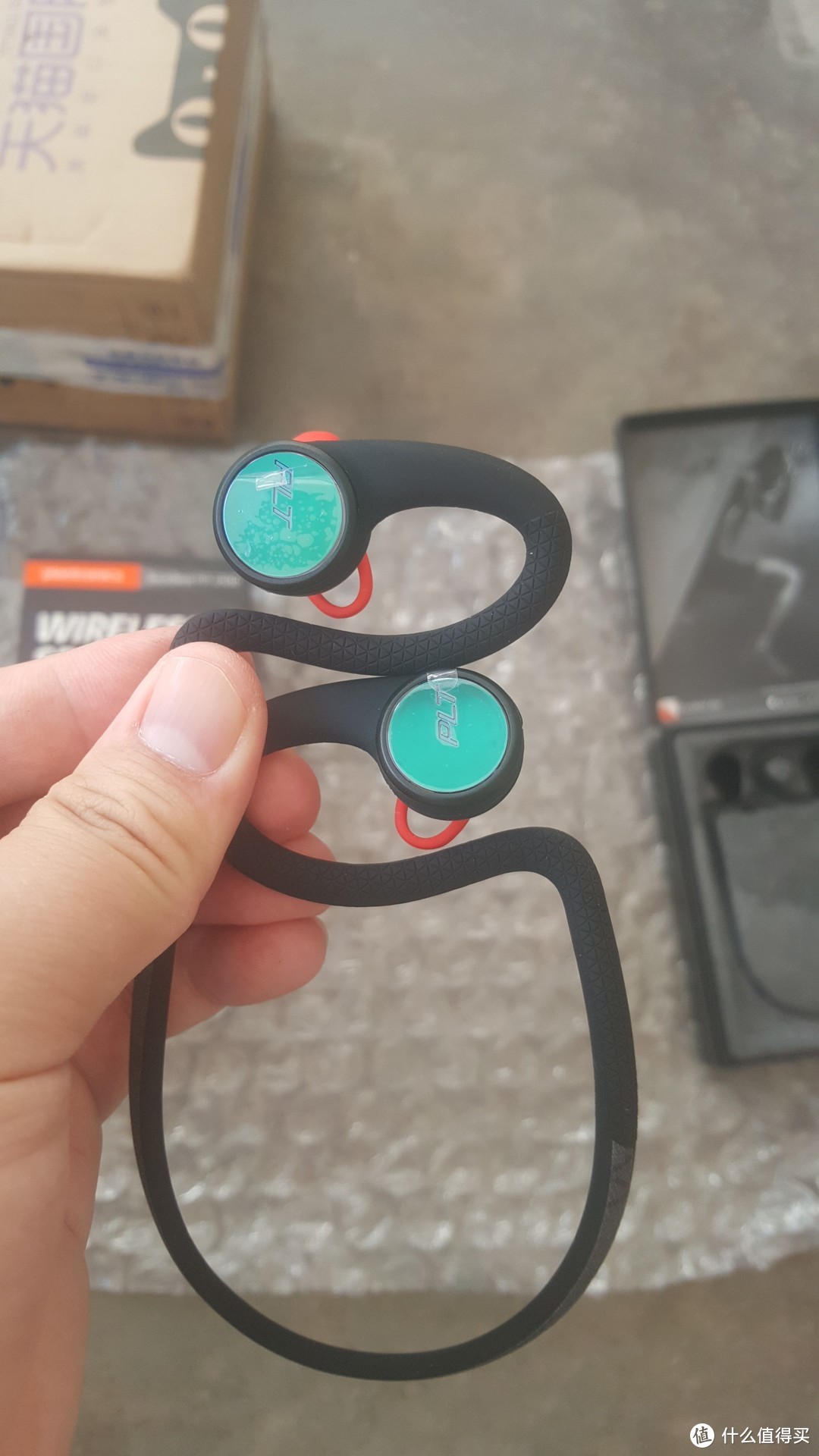 Plantronics 缤特力 BackBeat FIT 2100  开箱使用感受