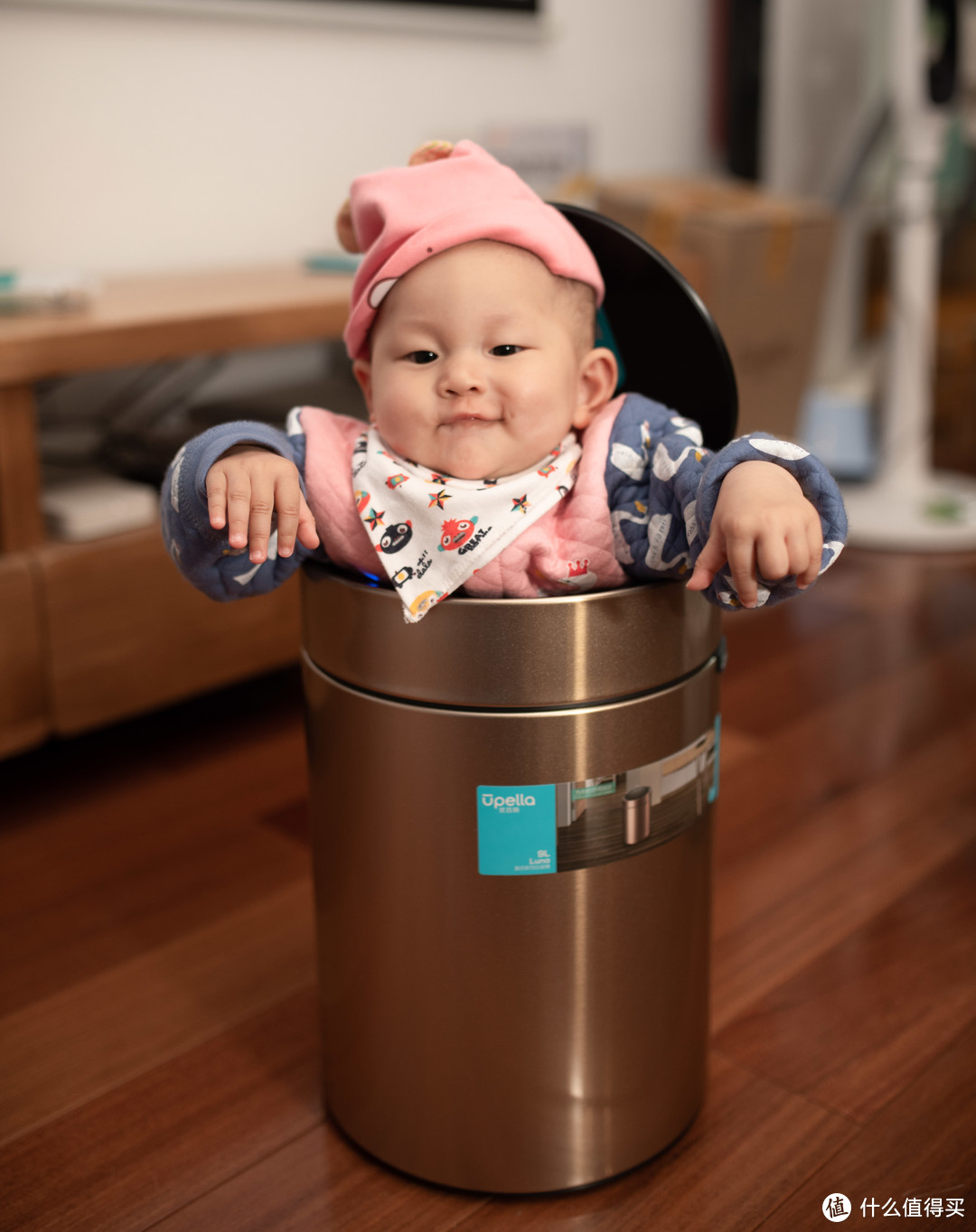 举手抬足间的科技，把宝宝装进智能感应卫生桶 