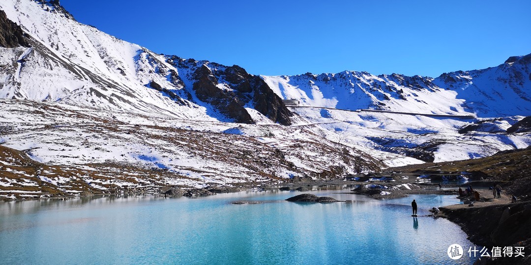 雪山、冰湖