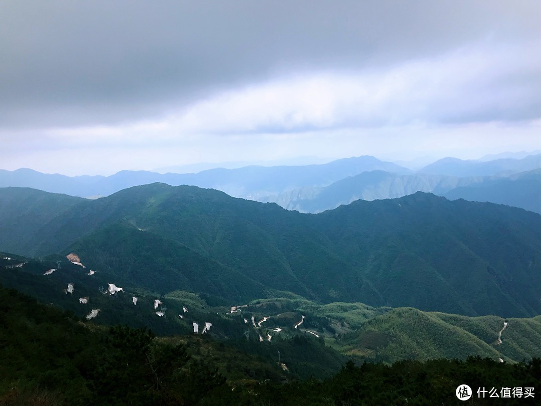 白色的部分就是盘山公路了