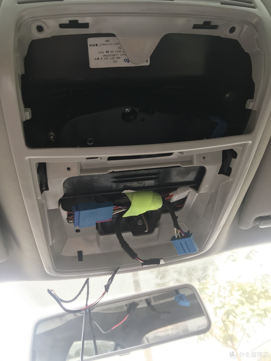 行车记录仪阅读灯取电完美藏线+电子防眩目后视镜安装
