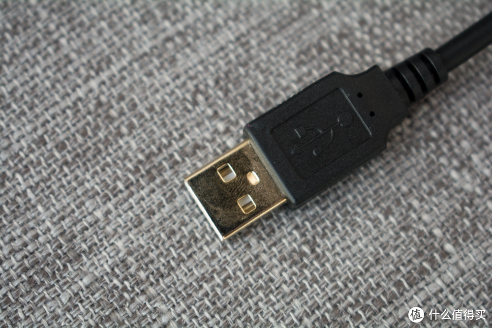 黑金配色轻奢风——AKKO 勇者USB7.1游戏耳机浅评