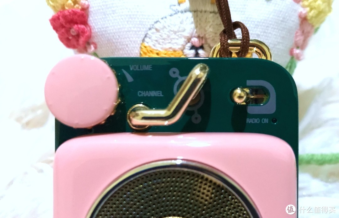 一见倾心、随身而行—猫王X黎贝卡  原子唱机B612便携式蓝牙音箱
