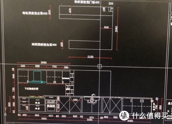 一版更改后的尺寸图，可以看到燃气灶旁位置很小，最终稿把高低台面的位置更改了，洗碗机上的抽屉取消了。