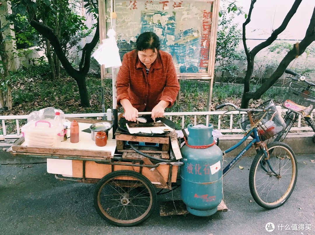 走街串巷找到18家摊店，吃了几十副葱包桧，这些是我们的推荐