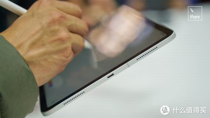 新 iPad Pro 现场上手：它所有的更新，都在照顾「笔记本」的体验