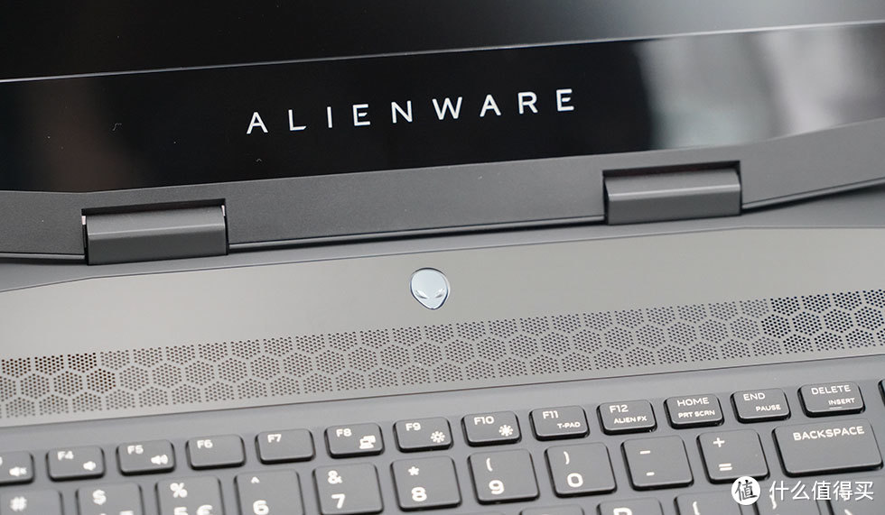 全新轻薄系列外星人 Alienware m15星云红首发开箱评测