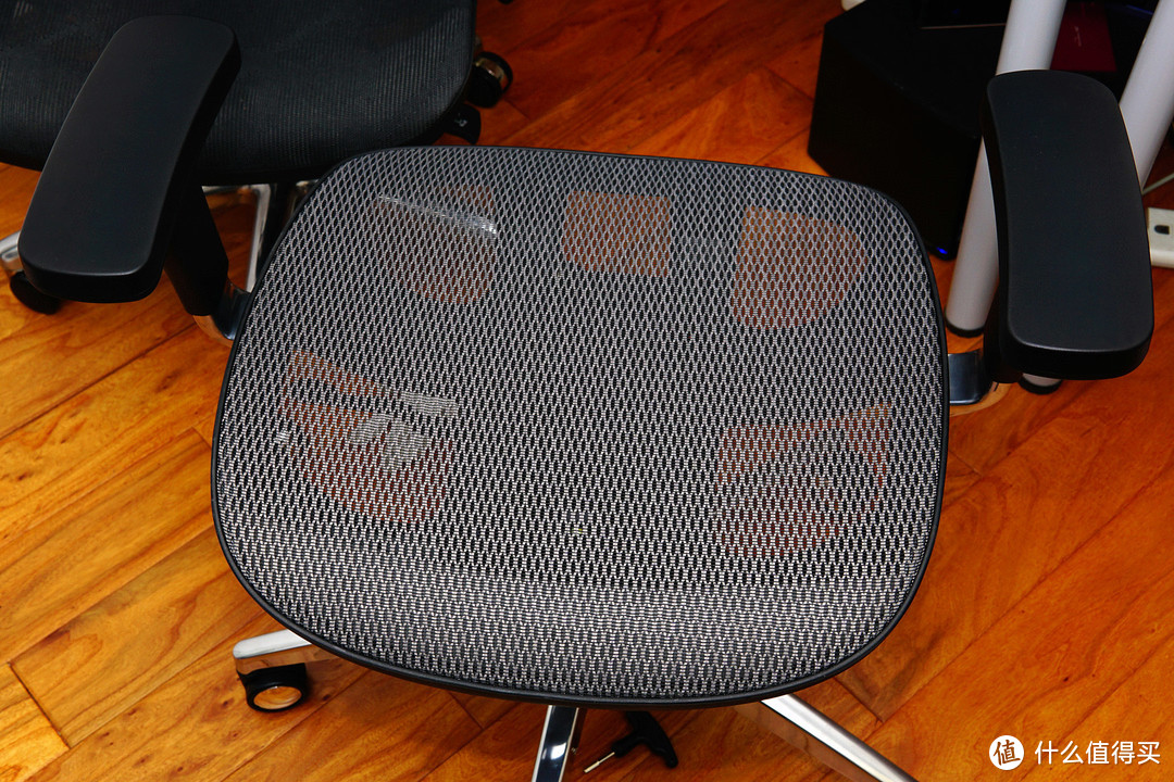 好的座椅也离不开正确的坐姿：享耀家 全网人体工学椅 T3A 测评