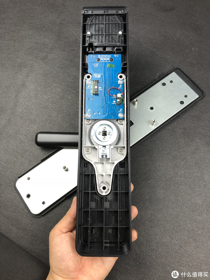 智能与传统博弈,智能门锁什么值得买?