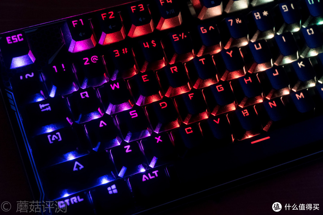 按键寿命上亿次的光轴，用起来感受还不错—双飞燕B770R光轴RGB彩漫电竞机械键盘 开箱体验