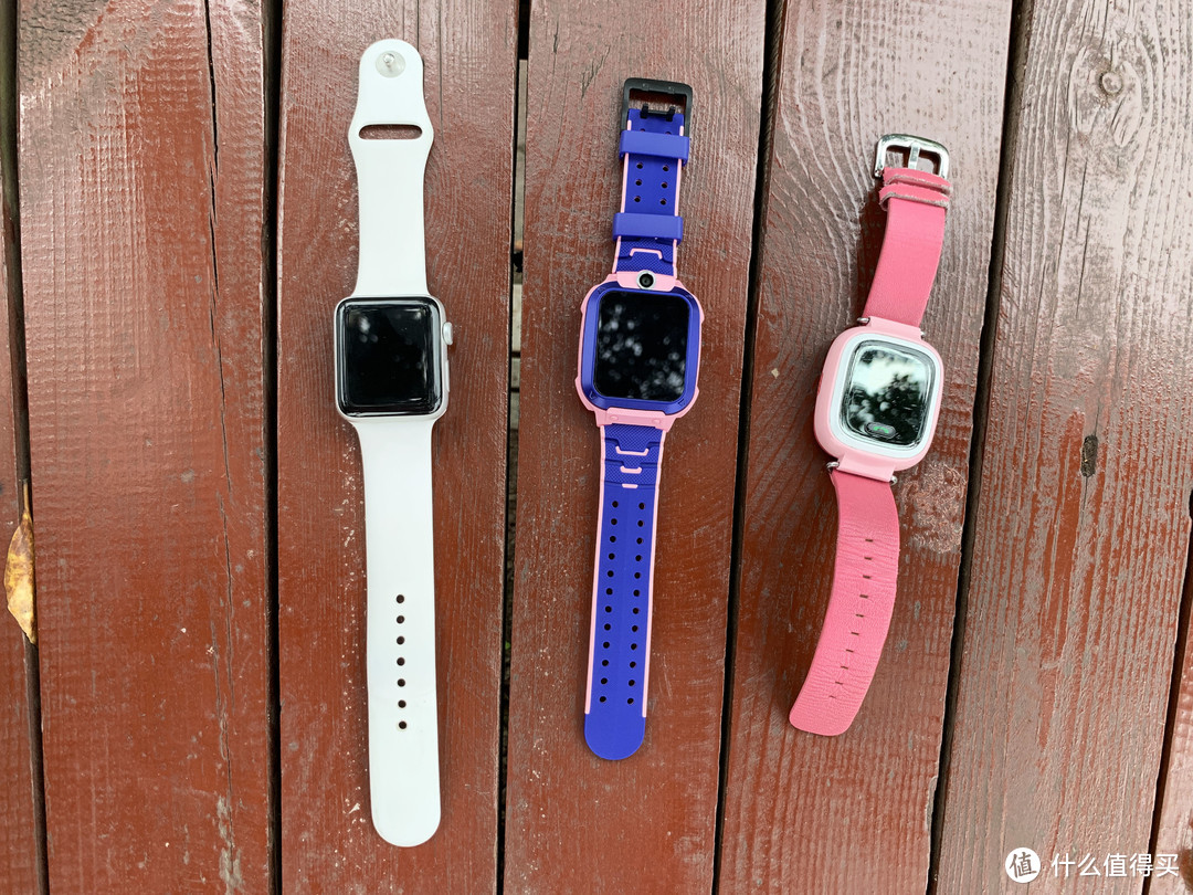 ▲来，三代同堂，左边第一块是apple watch2，最右边一块就是之前一直使用的Y01。