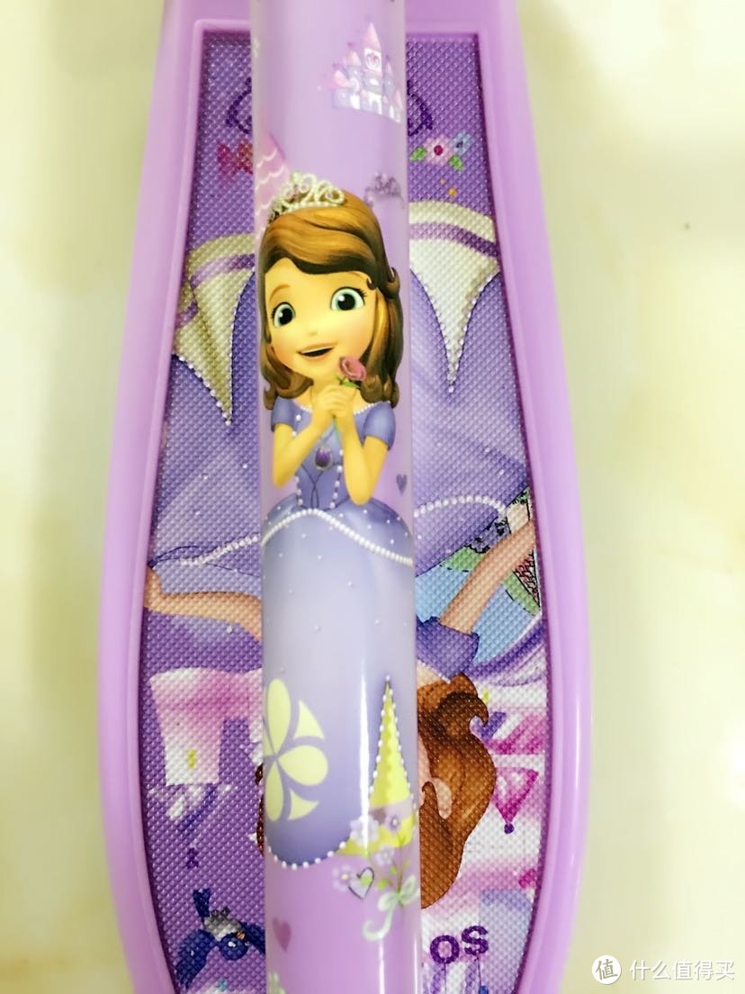 2岁就能玩 浓浓公主风 迪士尼儿童滑板车开箱及点评