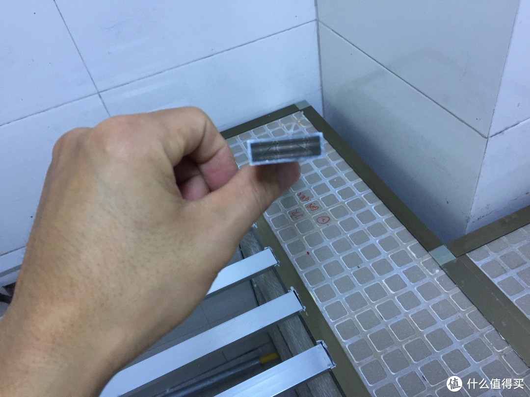 铝合金夹瓷砖橱柜 DIY 篇四：动手第二波 橱柜台面 石英石甄选小方法及定做安装