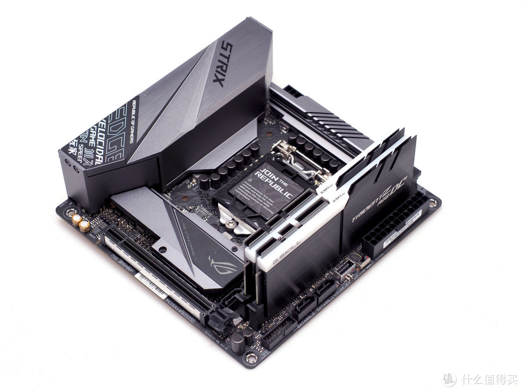 ROG STRIX Z390-I GAMING和Gskill 幻光戟DC内存开箱首测—终极强化小钢炮