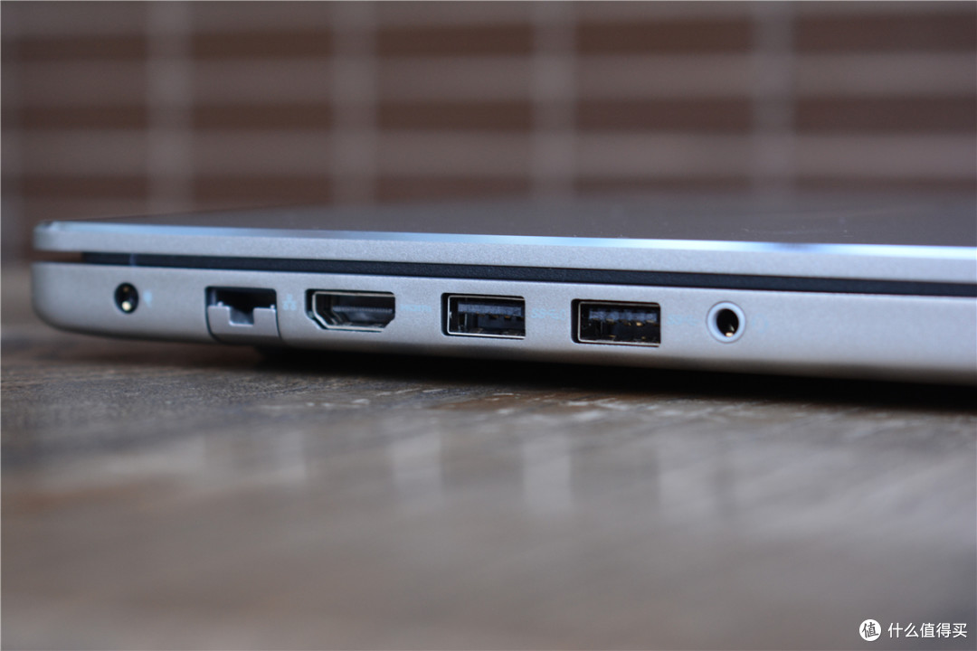 点燃你的青春戴尔灵越7572笔记本测评高颜值高性能