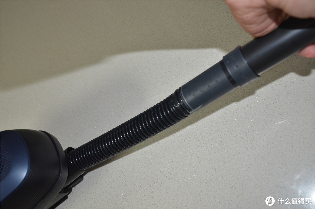 滑移创新设计让吸尘更随“心”意-伊莱克斯 PURE F9 吸尘器体验