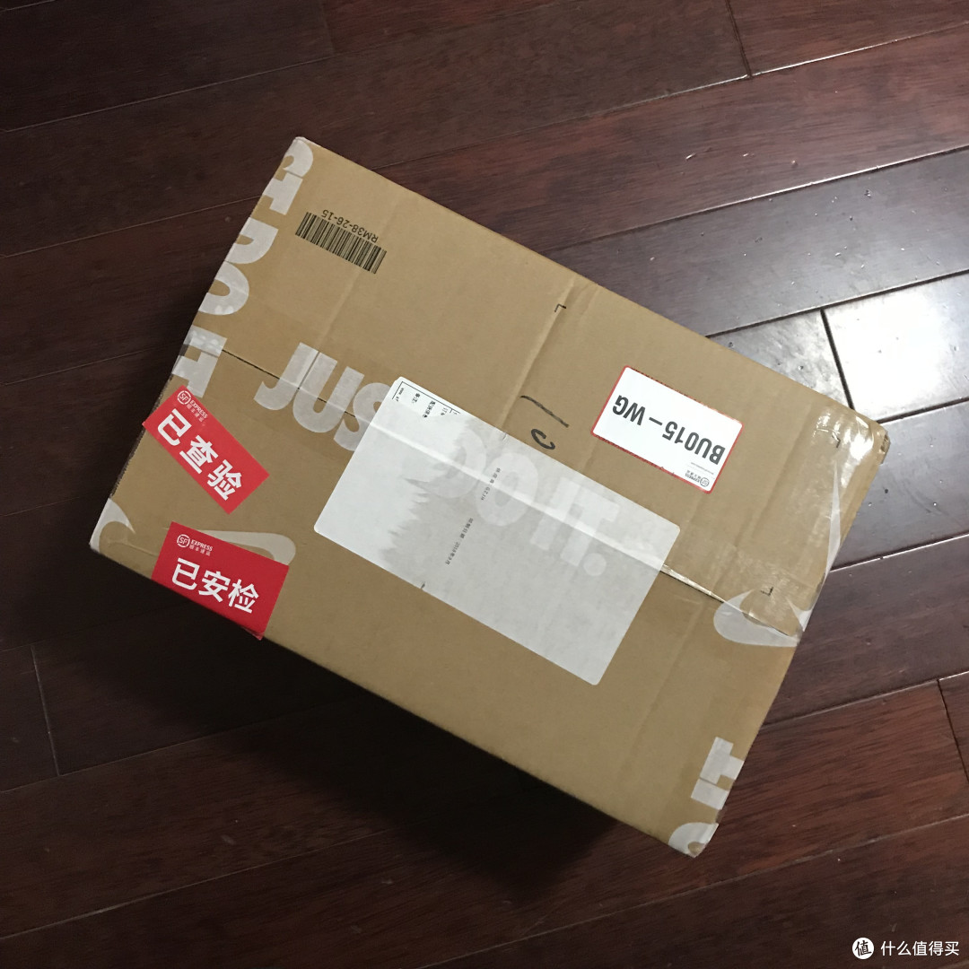 好久没在nike官网买过东西,收到快递发现外包装纸箱已经变样了.