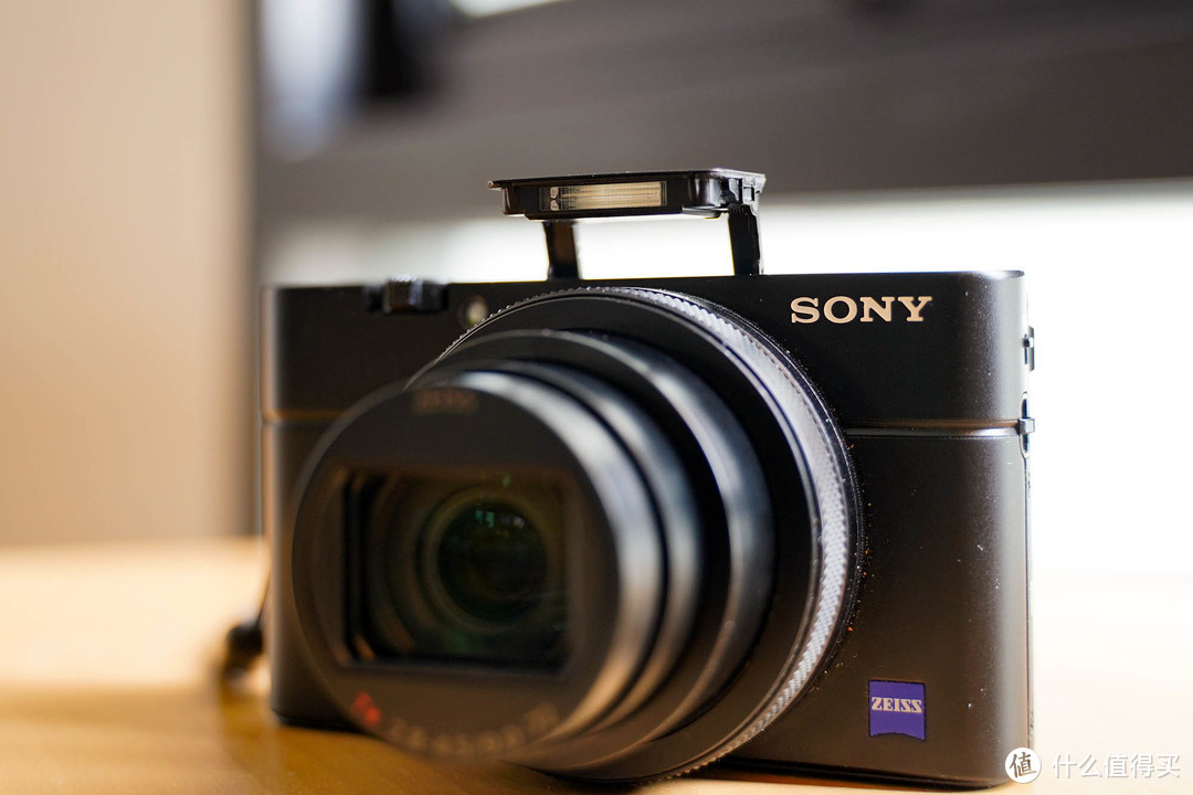 8000元明明有更好的选择可是为什么选了它？Sony索尼黑卡RX100M6 体验测评